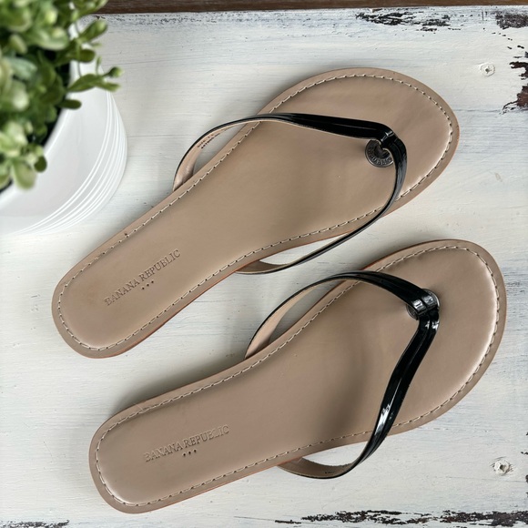 Banana Republic Black Patent Flat Thong Sandals - Picture 7 of 10